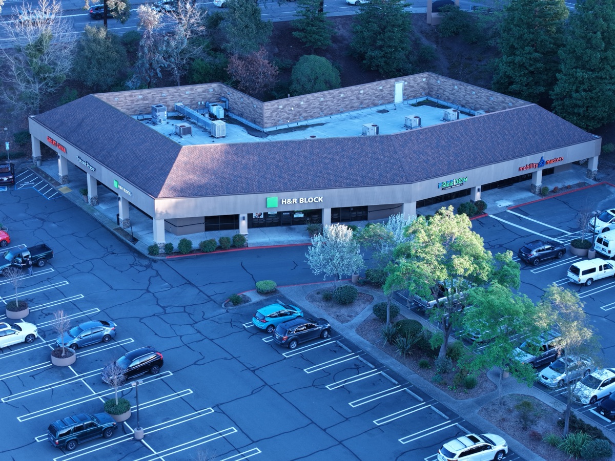 Retail shopping center