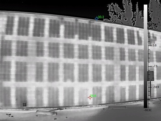 Infrared thermal scan of the same CMU wall, showing temperature banding across the block coursing